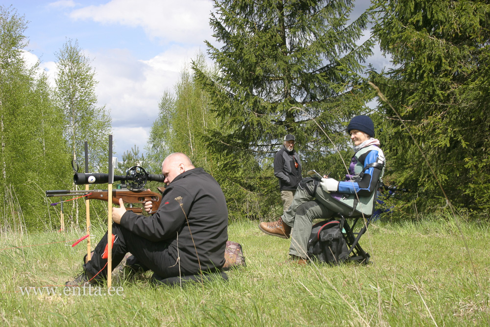 Kuidagi ebamugav - keegi nagu jälgiks kullipilgul