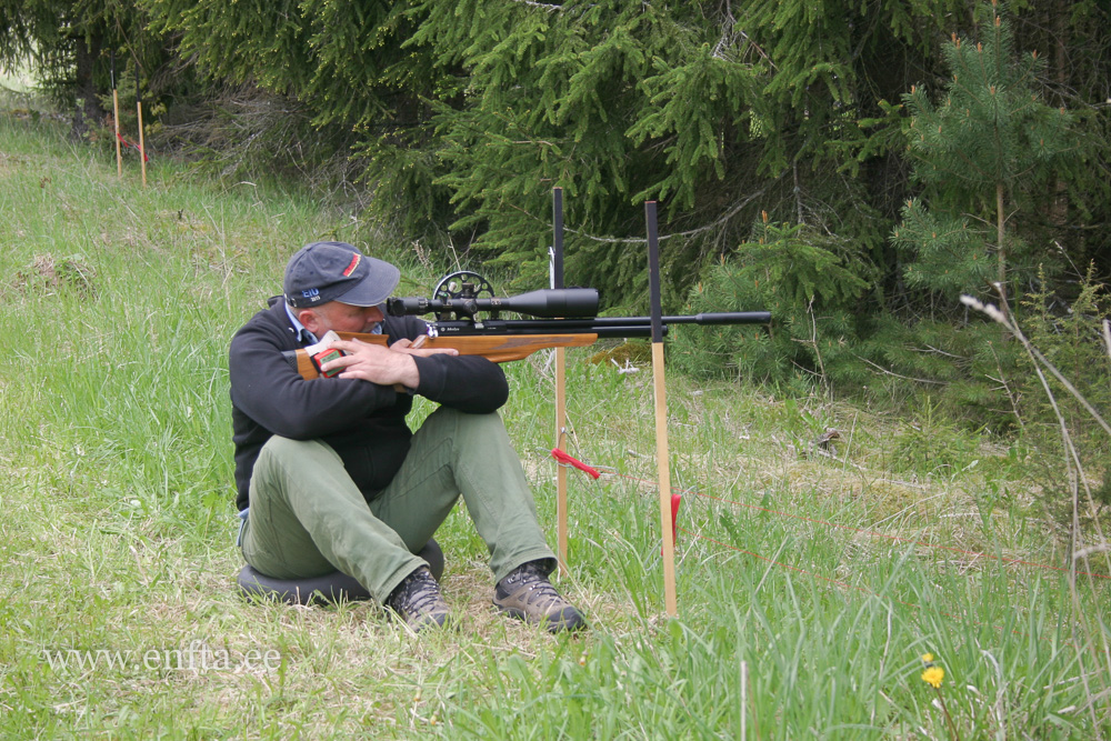 Danel kontrollib tabamust