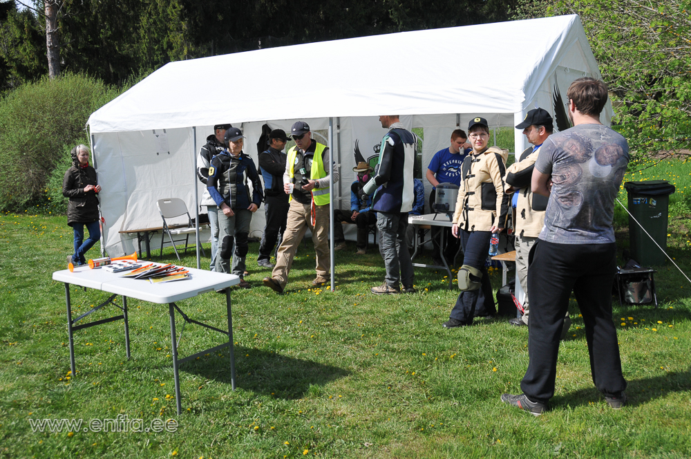 rõõmsal sammul tööpostile