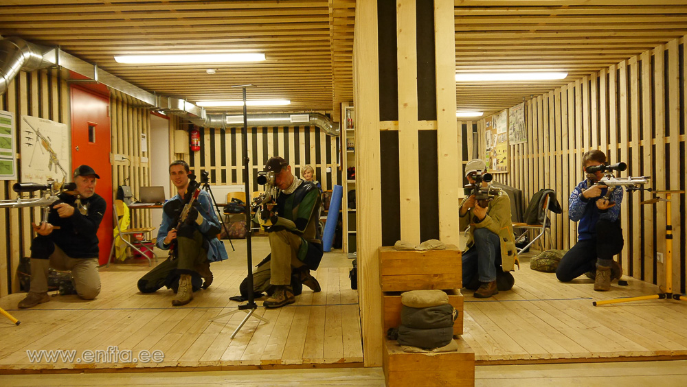 Esimene vahtus põlvelt asendis