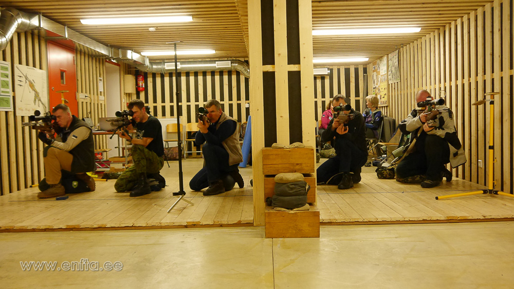 Teine vahtus põlvelt positsioonis