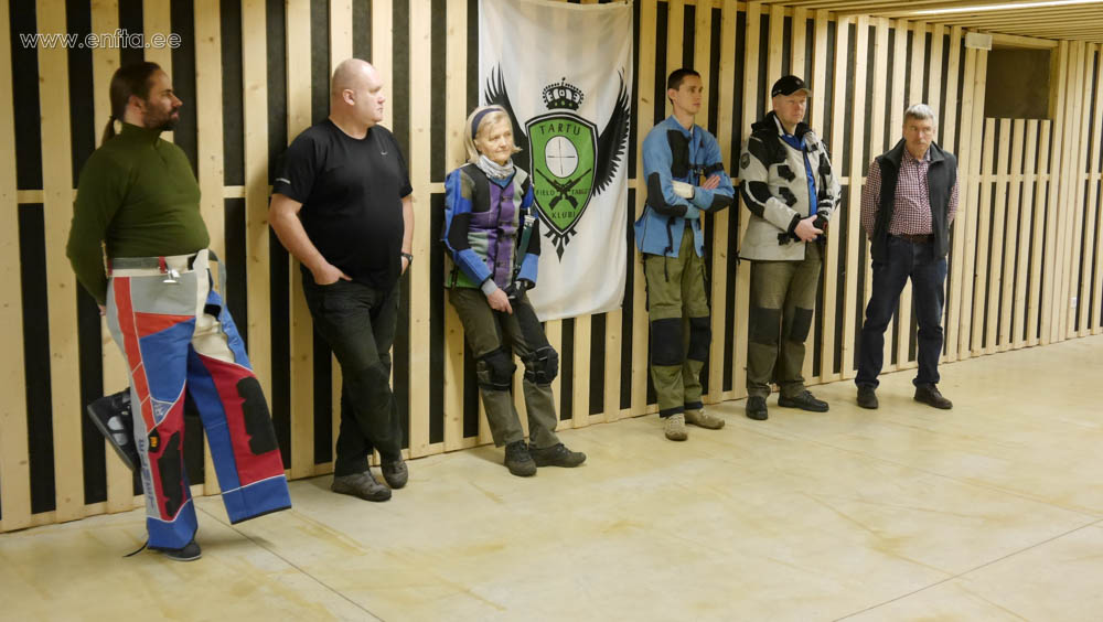 Elmetil on jalg kadunud